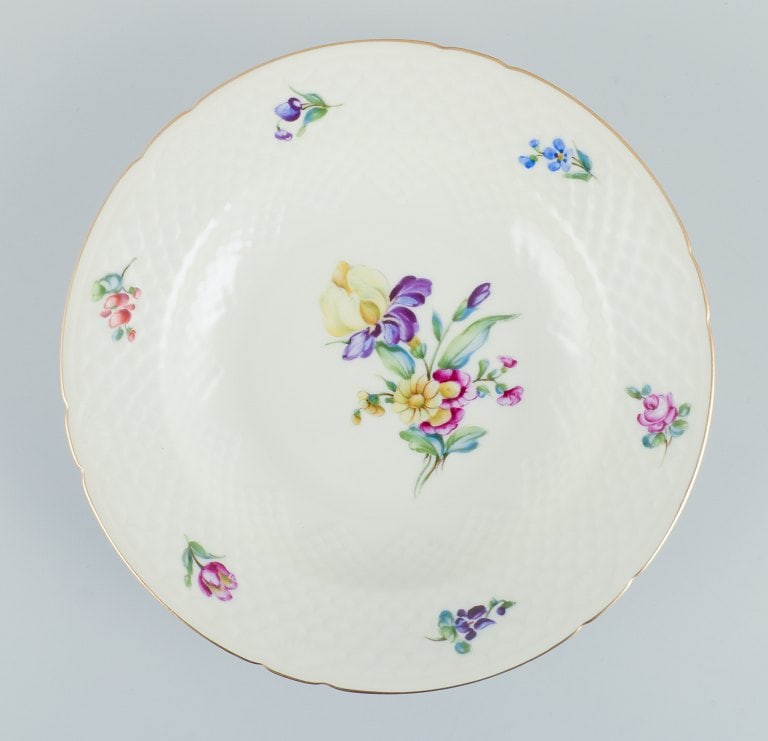 Bing & Grøndahl, Saxon Flower, a set of six deep plates hand-decorated with polychrome flowers - 7