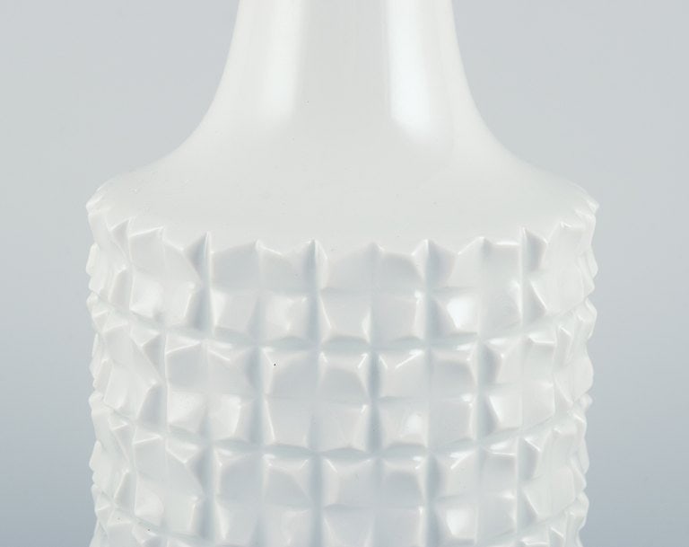 Hans Merz for Meissen, large narrow-necked porcelain vase in a modern design with geometric pattern - 4