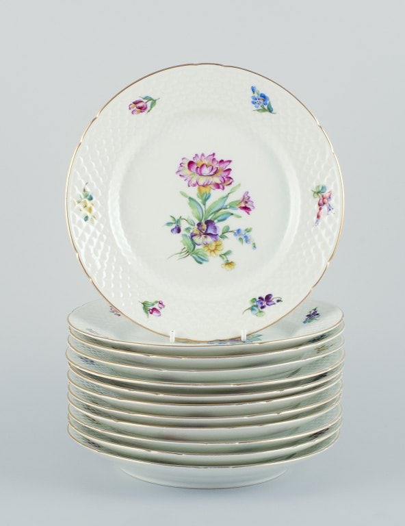 Bing & Grøndahl, Saxon Flower, a set of twelve lunch plates. - 2