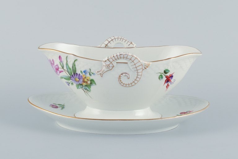 Bing & Grøndahl, Saxon Flower, a hand-painted sauce boat with handles shaped like seahorses. - 2