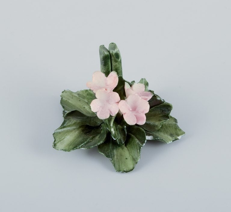 Capodimonte, Italy, a set of six porcelain table card holders shaped like water lilies. - 7