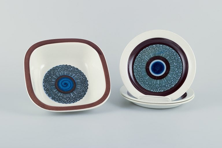 Rörstrand, Sweden, three plates and one bowl in hand-painted "Amanda" retro design. - 2
