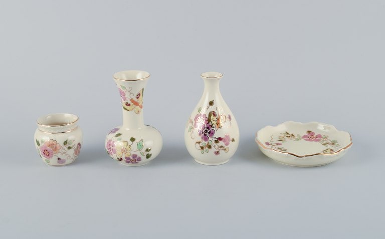 Zsolnay, Hungary, four-piece porcelain set consisting of three vases and a small dish. Hand-painted - 2