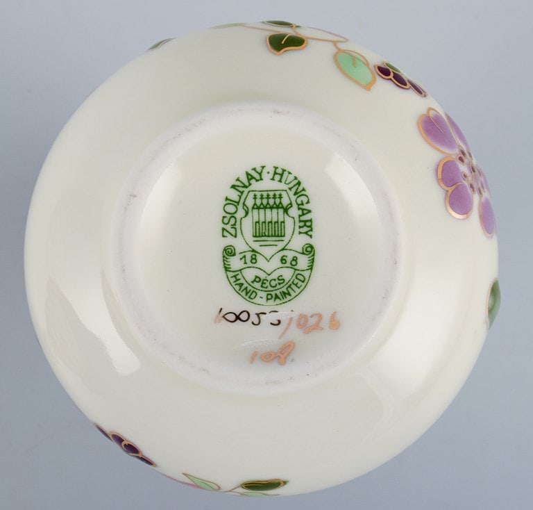 Zsolnay, Hungary, four-piece porcelain set consisting of three vases and a small dish. Hand-painted - 7