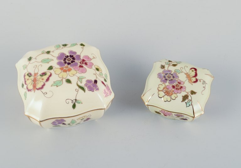 Zsolnay, Hungary, two lidded jars in porcelain hand-painted with flower motifs and insects on a - 2