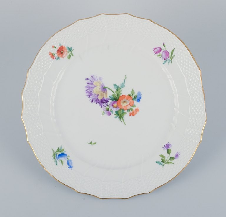 Royal Copenhagen, four Saxon Flower dinner plates. Hand-painted with different polychrome flower - 2