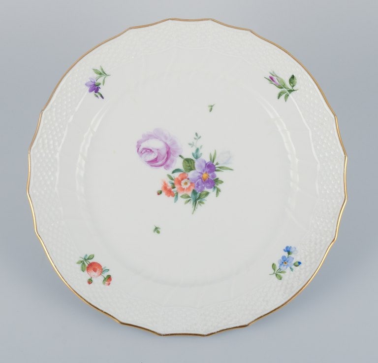 Royal Copenhagen, four Saxon Flower dinner plates. Hand-painted with different polychrome flower - 3