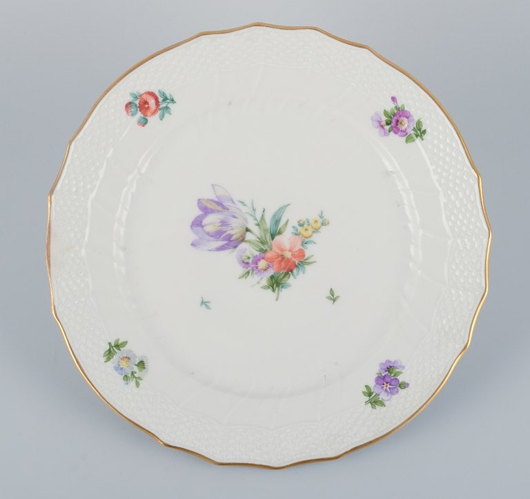 Royal Copenhagen, four Saxon Flower dinner plates. Hand-painted with different polychrome flower - 4