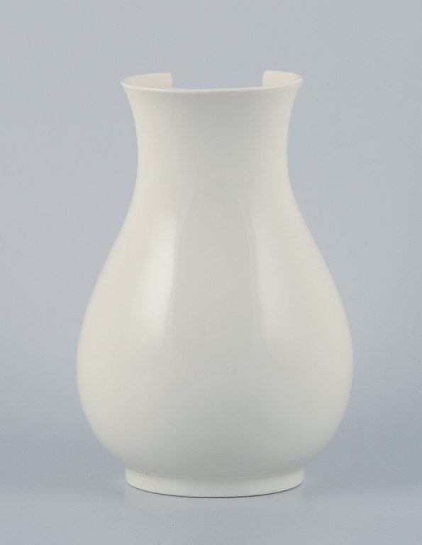 Thorkild Olsen 1890 - 1973 for Royal Copenhagen porcelain vase in modernist design. - 4