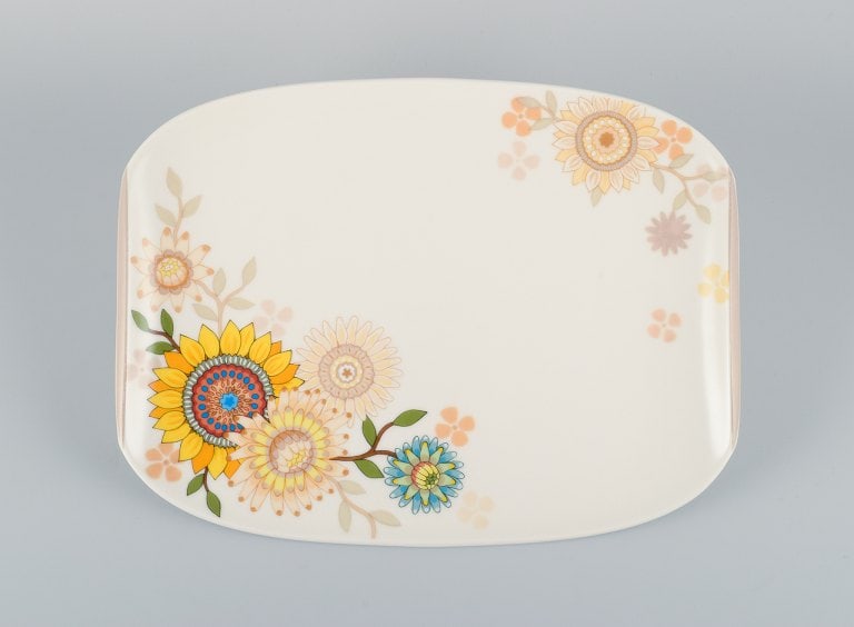 Villeroy & Boch, Luxembourg, two large "Helianthos" porcelain platters. In flower power retro style. - 3