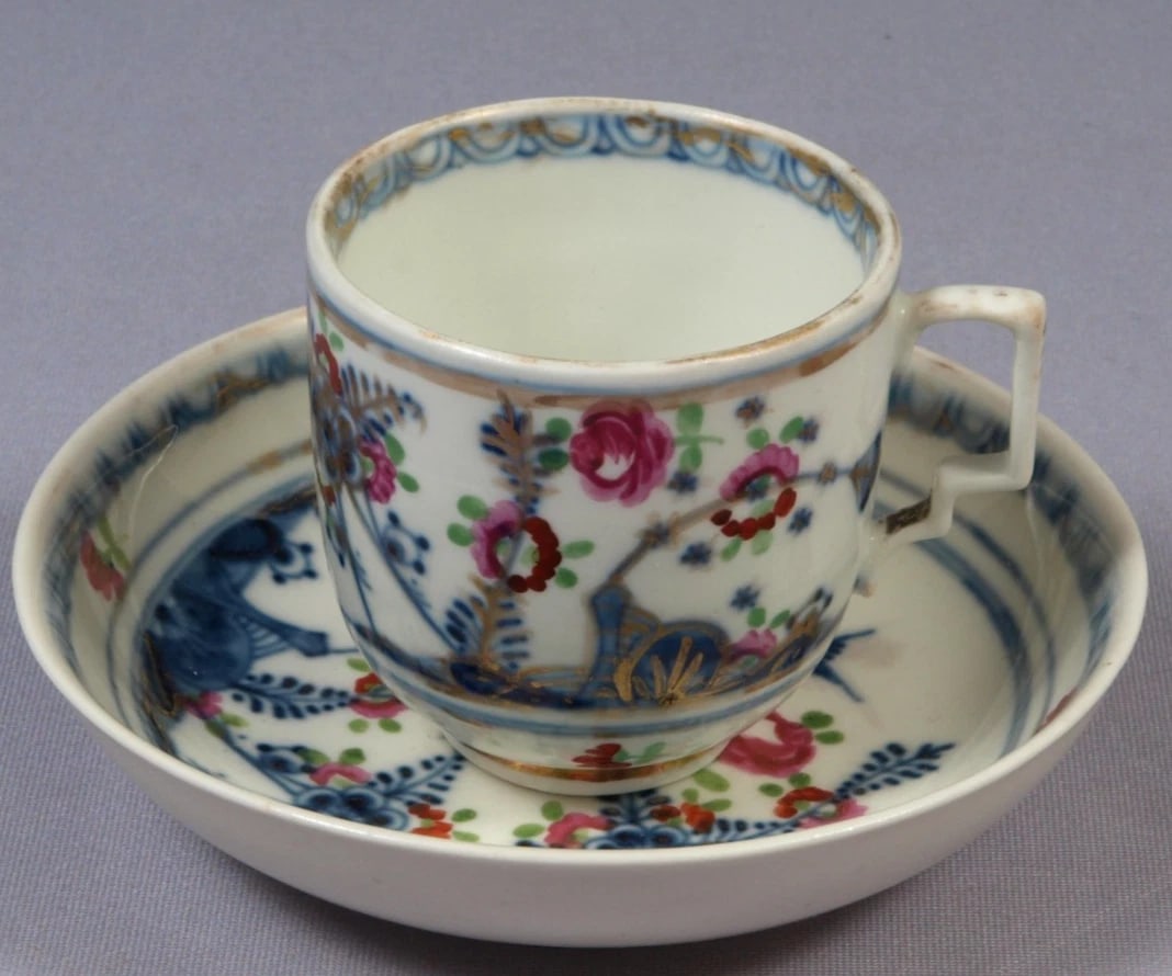 Royal Vienna REAL Antique 1750's Coffee Tea Cup Beehive Du Paquier ERA: This is an Antique and very early example of Royal Vienna Porcelain. This Demitasse Coffee/Tea/Espresso cup and saucer set is made in middle to late 1700's and it is a fine example of Du Paquier perio