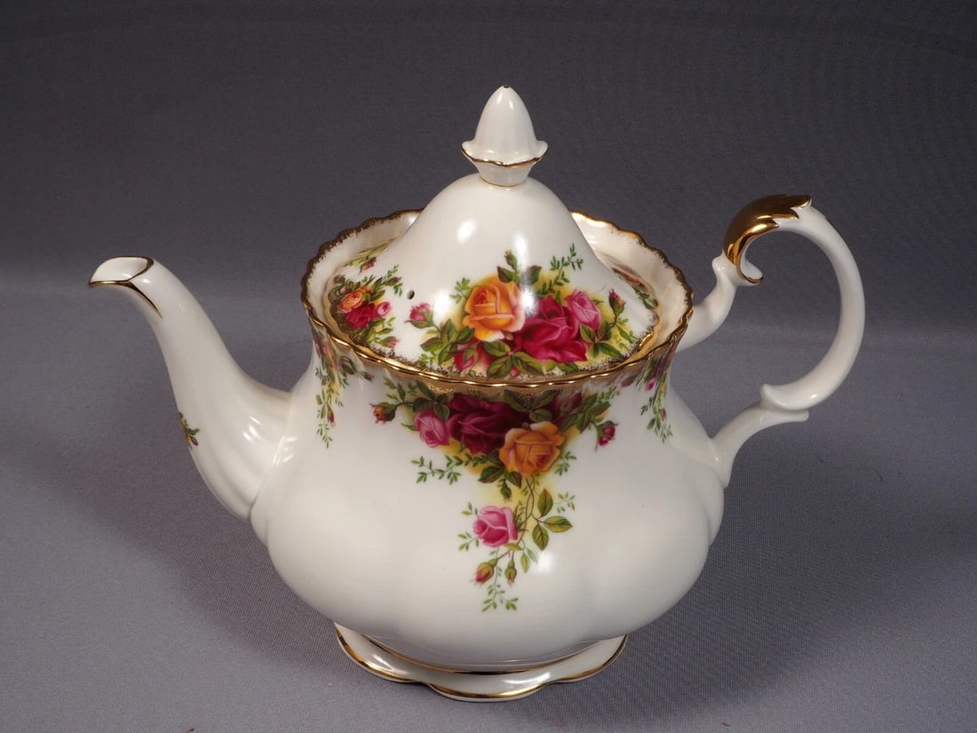 Royal Albert Old Country Roses Bone China Coffee Tea Pot Teapot LARGE (1 of 4)