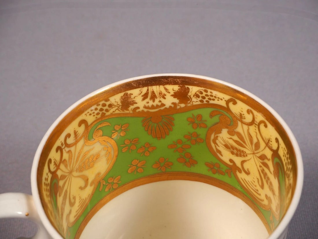 Antique 1813 - 1830 Copeland Spode Coffee Tea Cup Mug Espresso Green England: This is a gorgeous Coffee/Tea/Espresso Cup/Mug made by Copeland Spode in England. According to backstamp was made between 1780 and 1820. The pattern is very classic with gold scrolls and leaves on gre