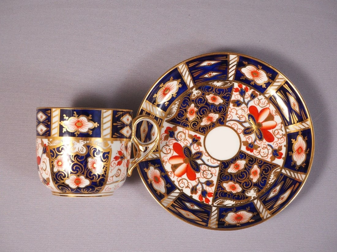 ROYAL CROWN DERBY ROYAL Traditional Imari Tea Coffee Cup MUG Saucer 2451 Antique (1 of 4)