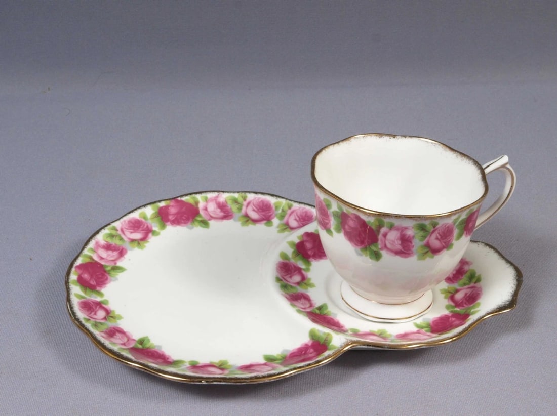Royal Albert Old English Roses Tennis Hostess Set Tea Coffee Cup Large England (1 of 5)