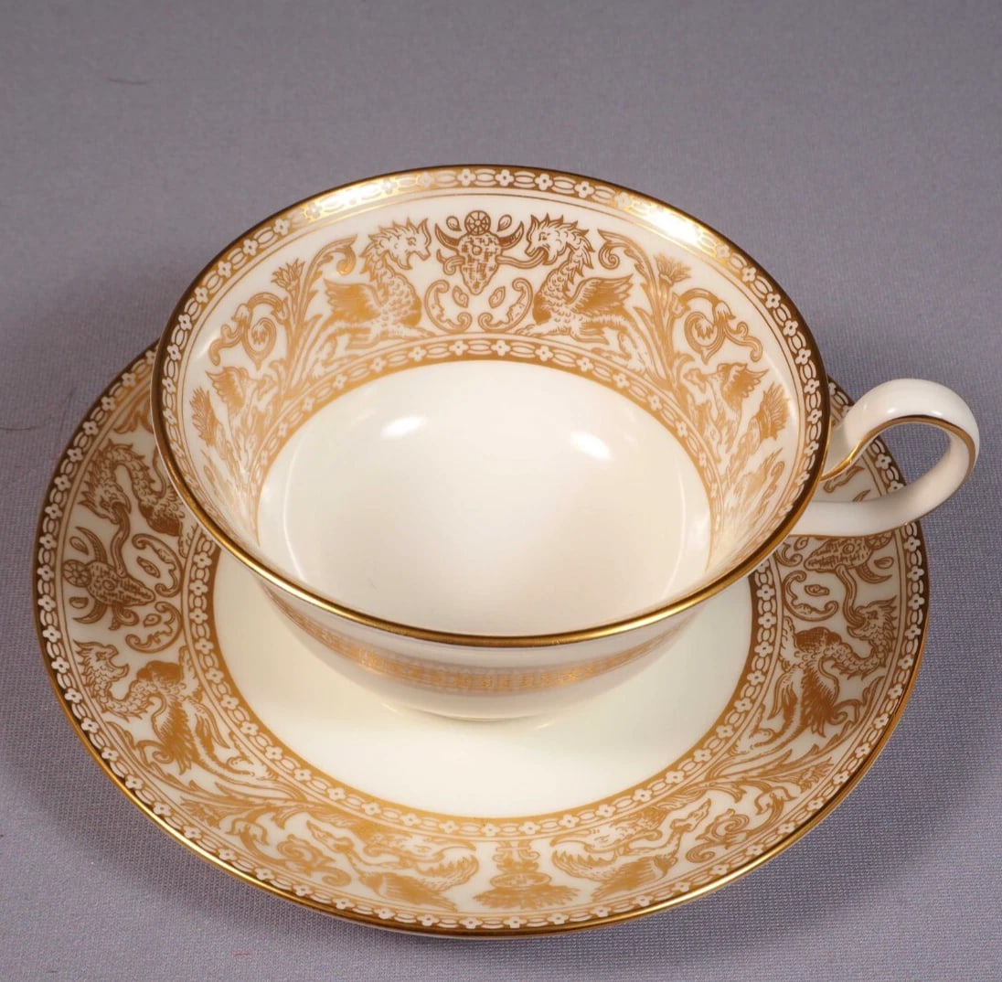 Wedgwood FLORENTINE GOLD Coffee Cup Tea Cup Saucer England W4219 (1 of 5)