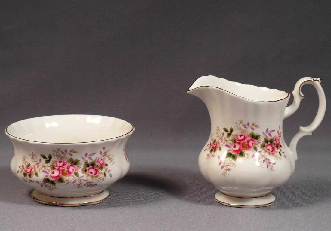 Royal Albert Lavender Rose Bone China Milk Jug Creamer and Open Sugar Bowl set (1 of 5)