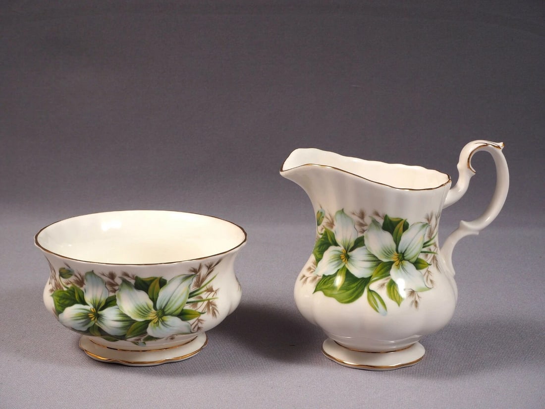 Royal Albert Trillium Creamer and Open Sugar Bowl Set gold white green LARGER: This very rare and absolutely stunning set of Creamer and Open Sugar Bowl from the famous Royal Albert Trillium collection - Made in England. This is a large version of Creamer and Sugar Bowl set The 
