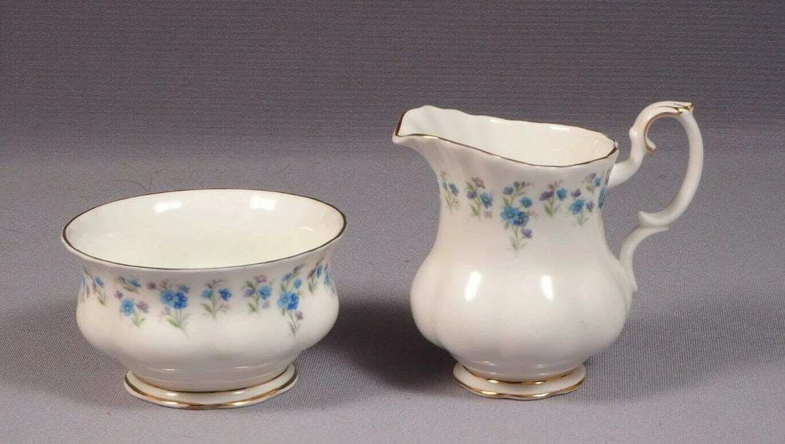 Royal Albert Memory Line Creamer and Open Sugar Bow Classy Gold White Blue (1 of 4)