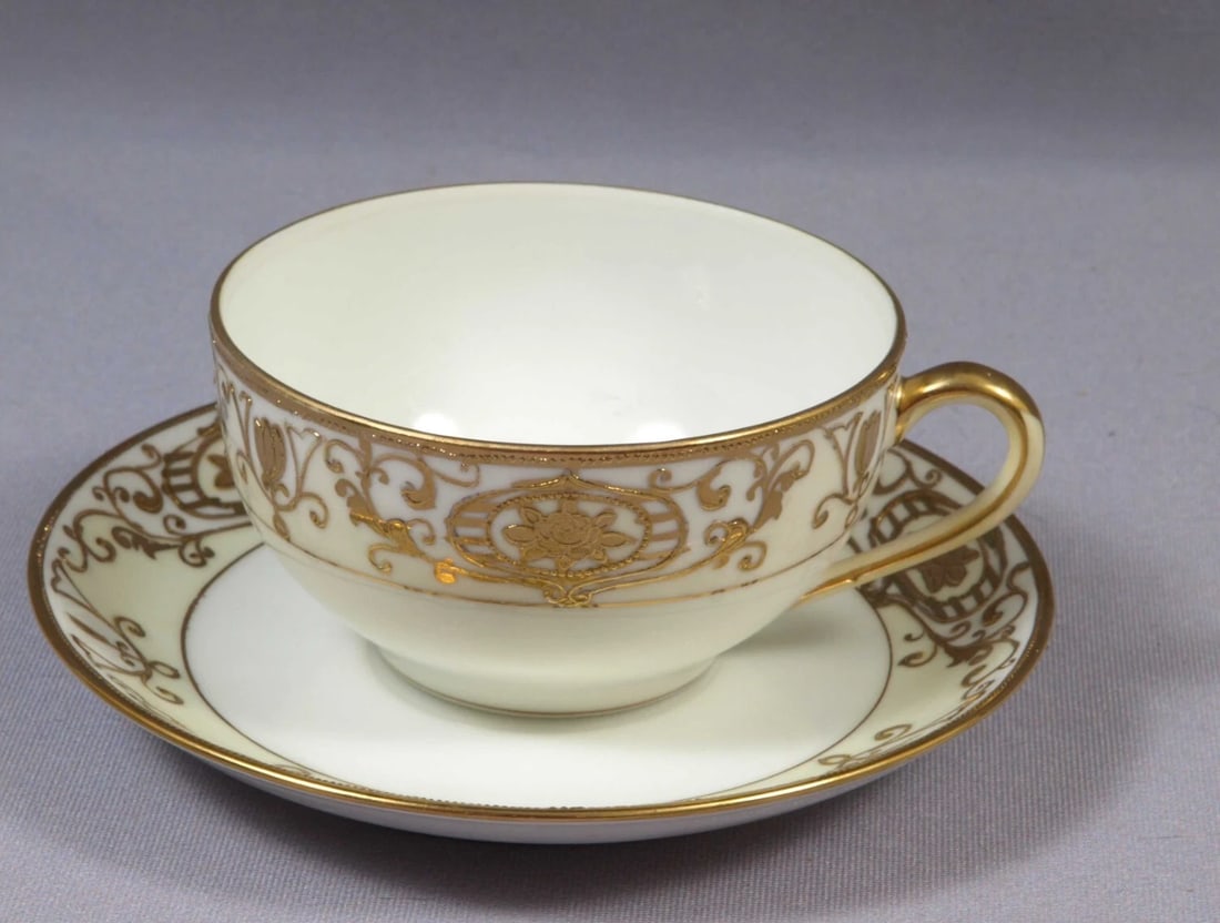 NORITAKE 175 Christmas Ball Coffee Tea Cup Saucer Set ANTIQUE 1920s Green Mark (1 of 4)