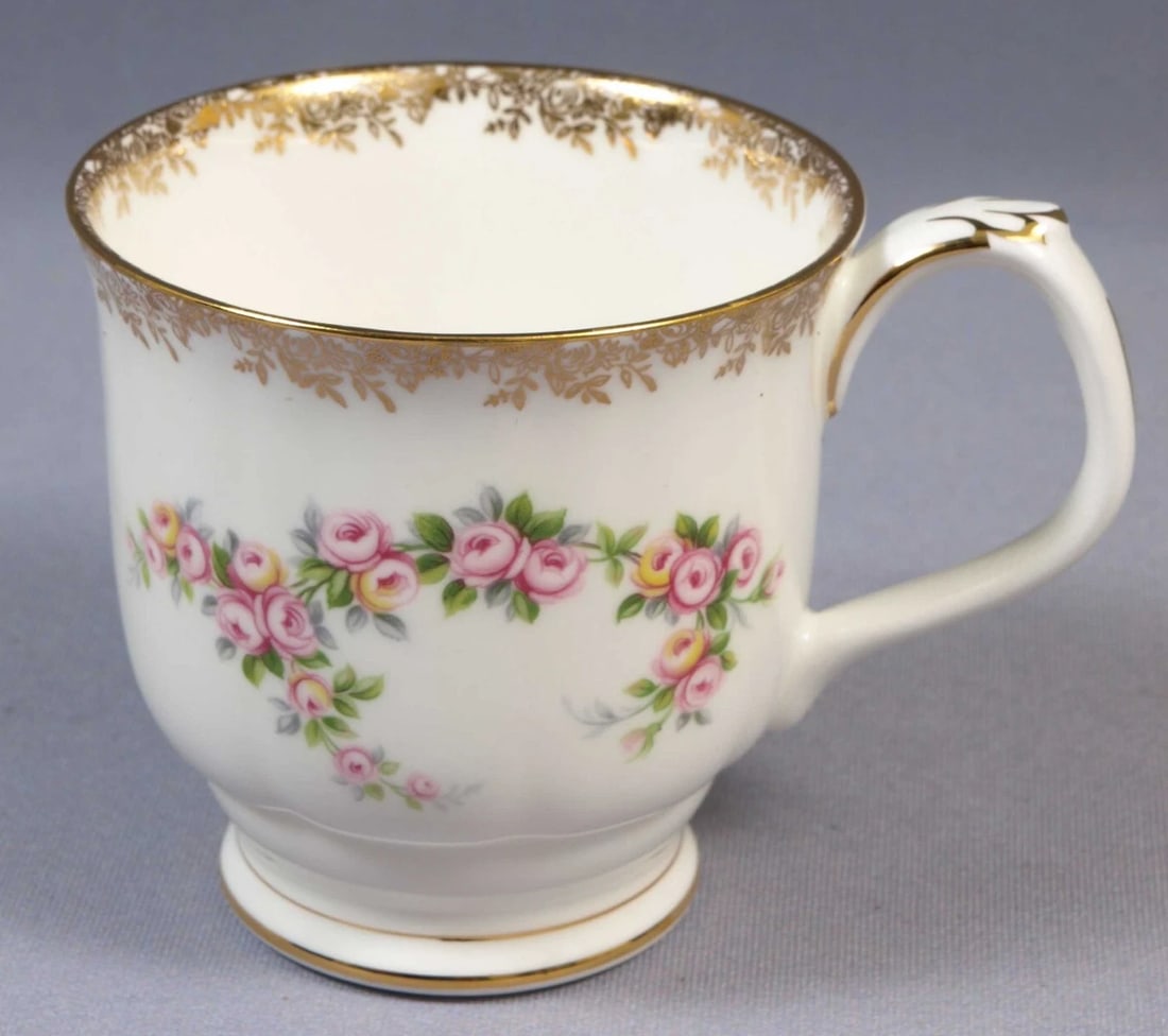 Royal Albert DIMITY Rose Montrose COFFEE TEA MUG England (1 of 4)