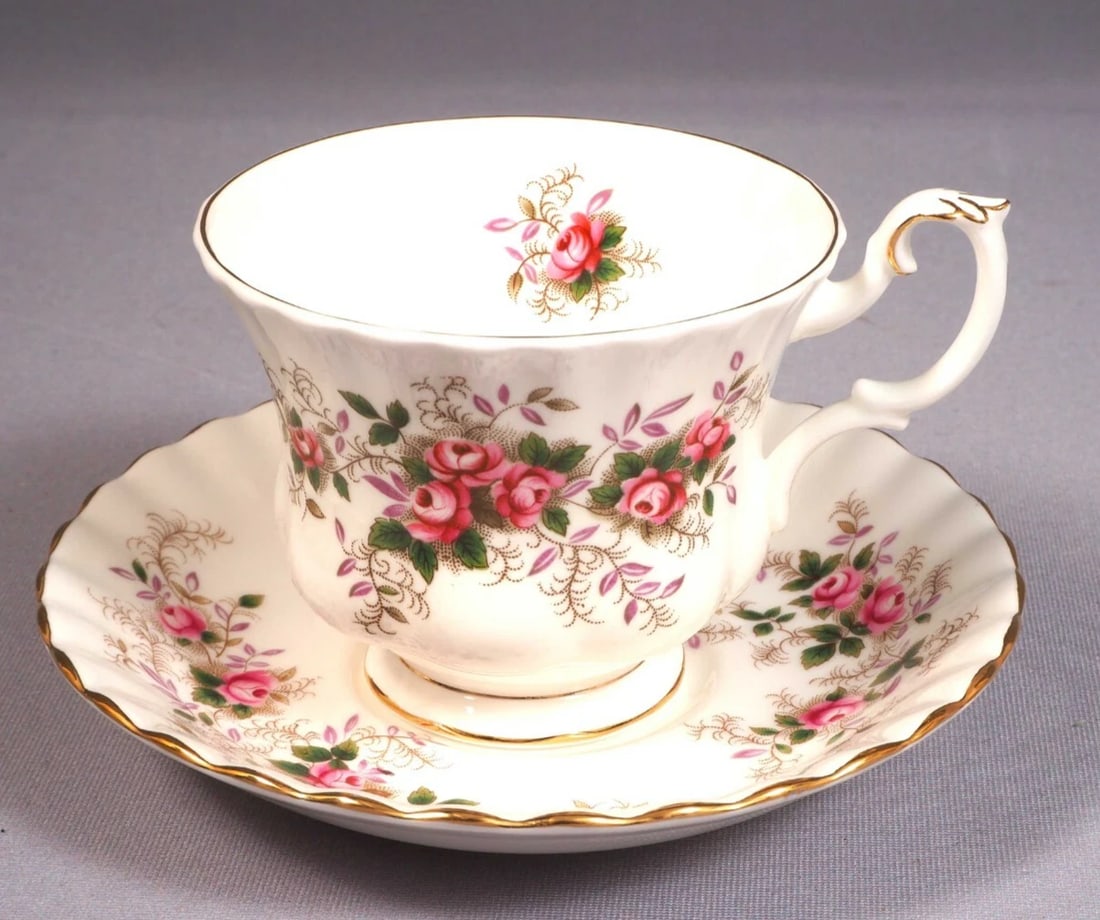 Royal Albert Lavender Rose Coffee Tea Cup Saucer Set Vintage England (1 of 4)