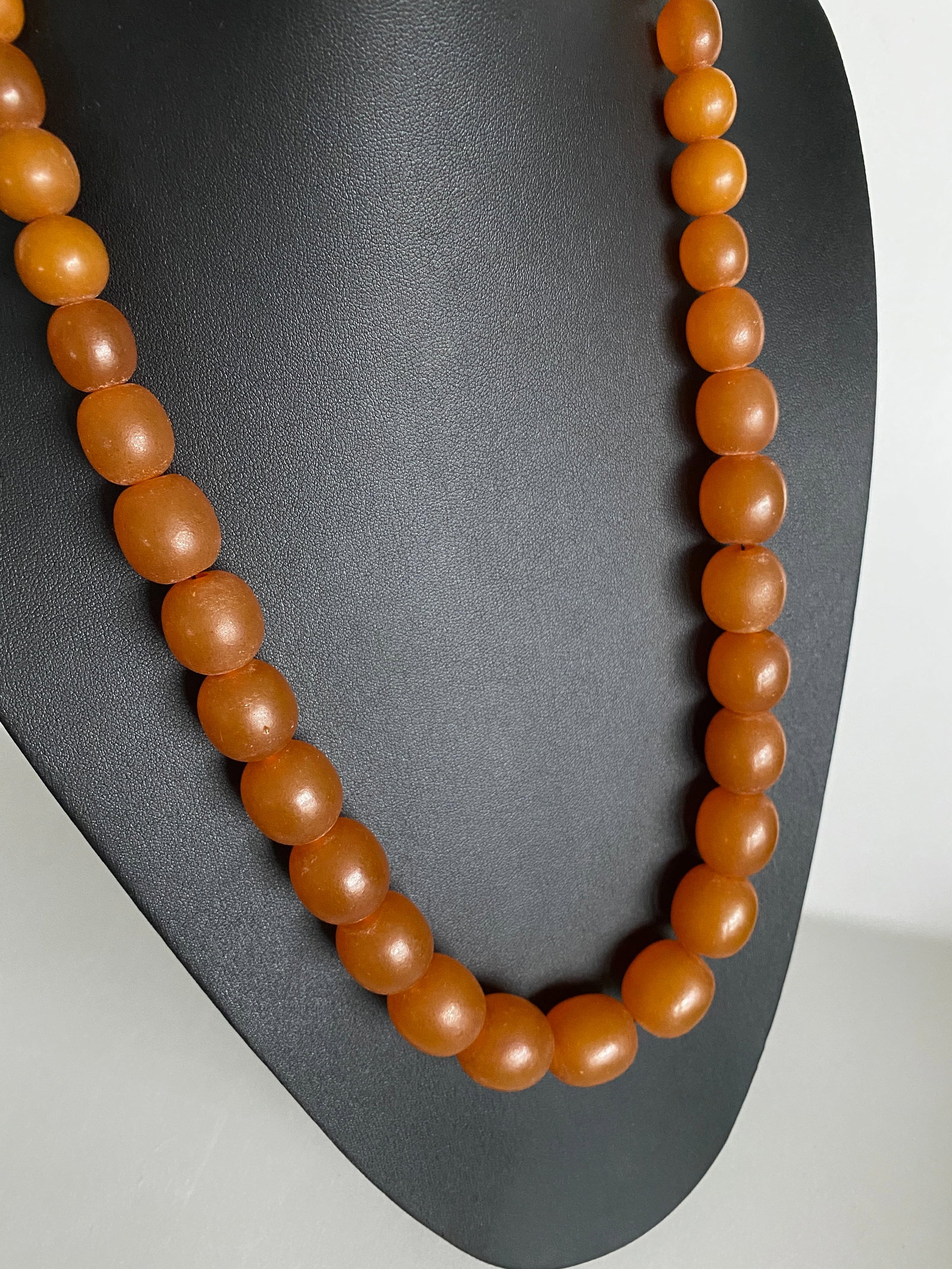 Extraordinary Vintage Amber Necklace made from Oval shaped Amber beads - 8
