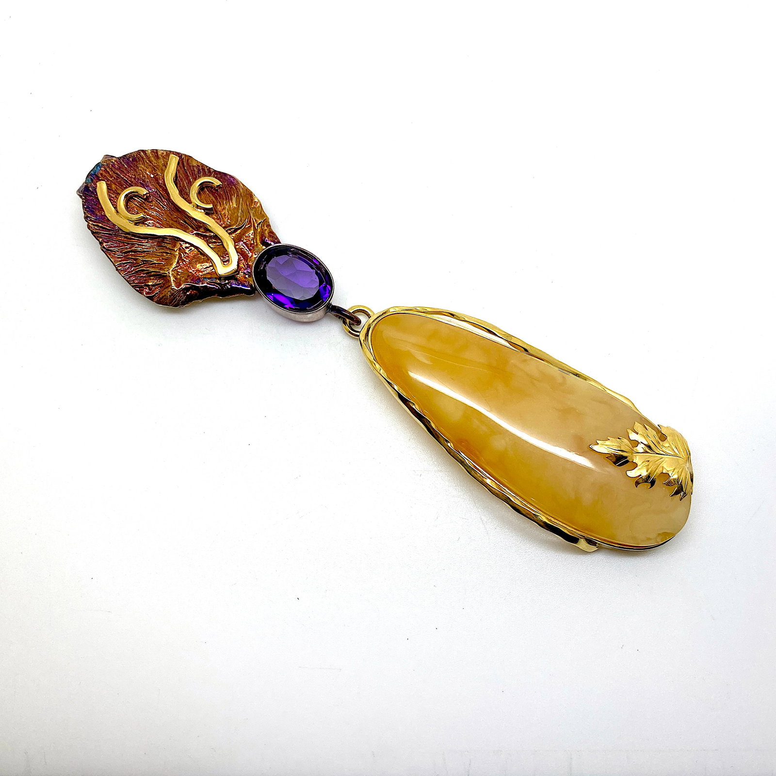 Impressive Vintage Amber Pendant shaped like a Drop - 4