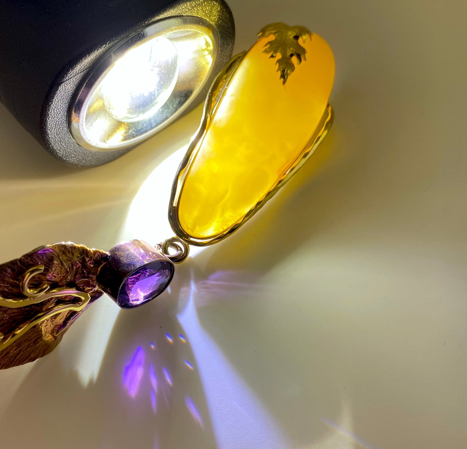 Impressive Vintage Amber Pendant shaped like a Drop - 6