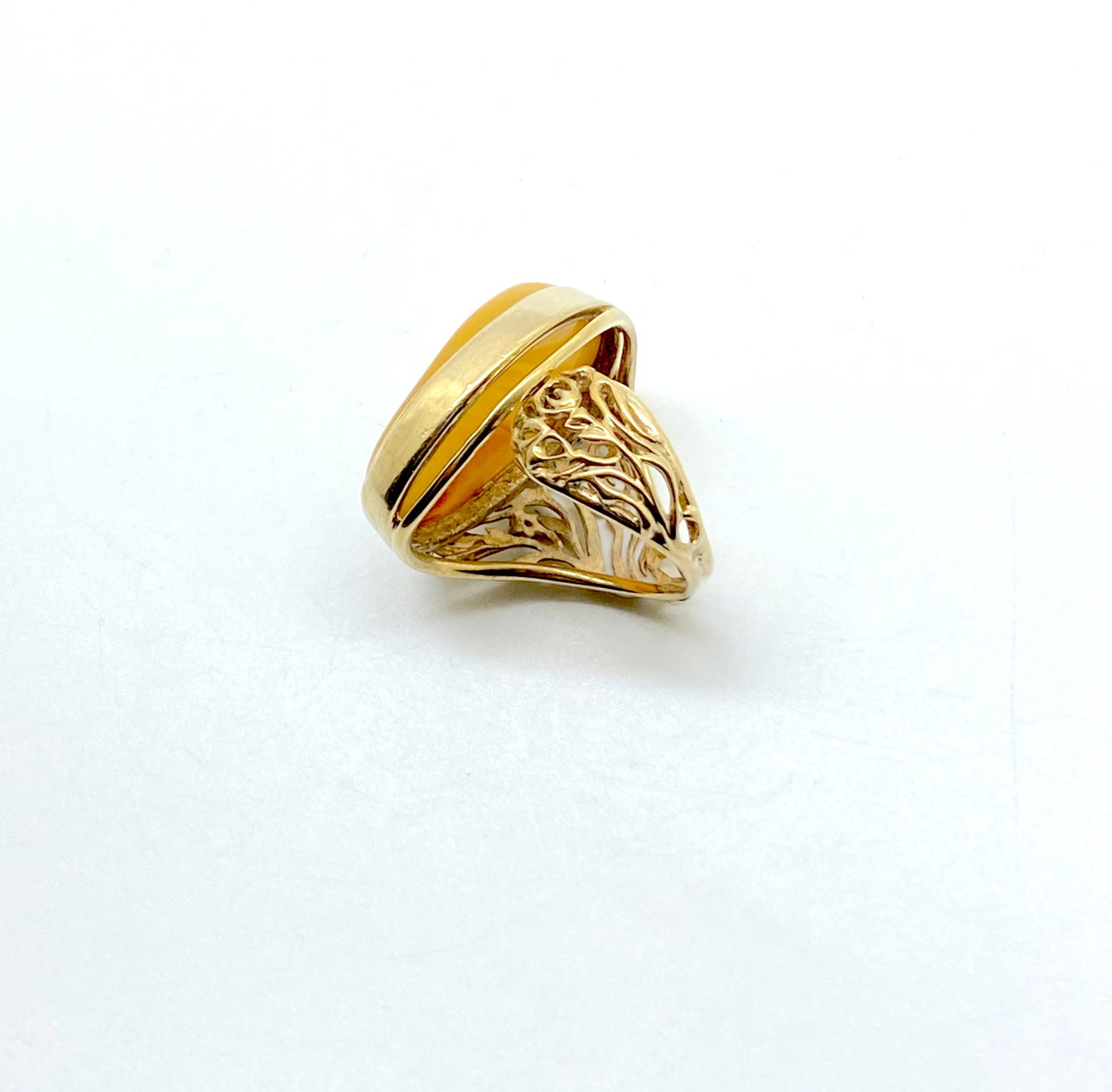 Unique and Impressive Amber Ring with Garnets - 3