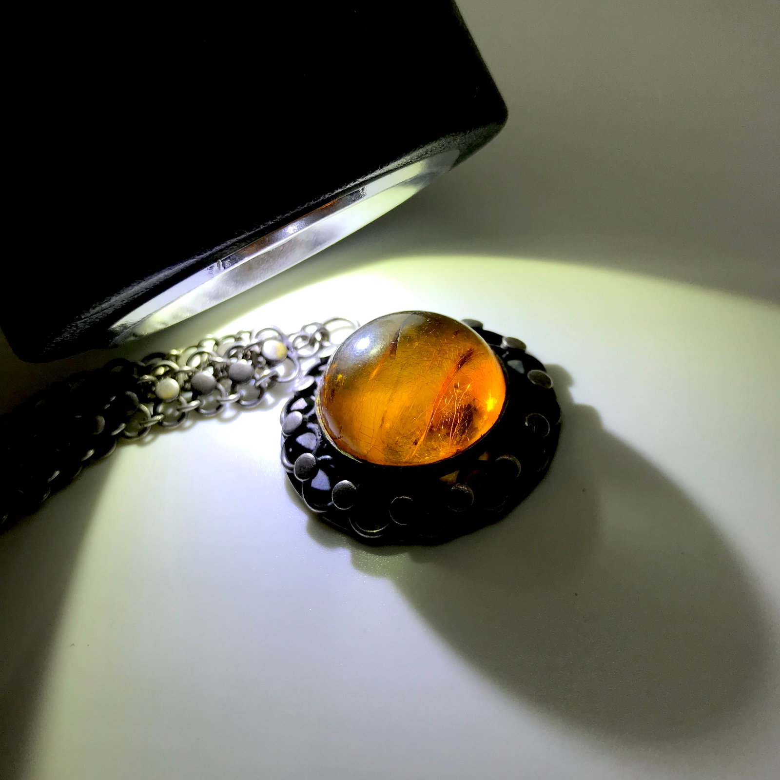 Stunning Amber Pendant shaped like a Ball - 4