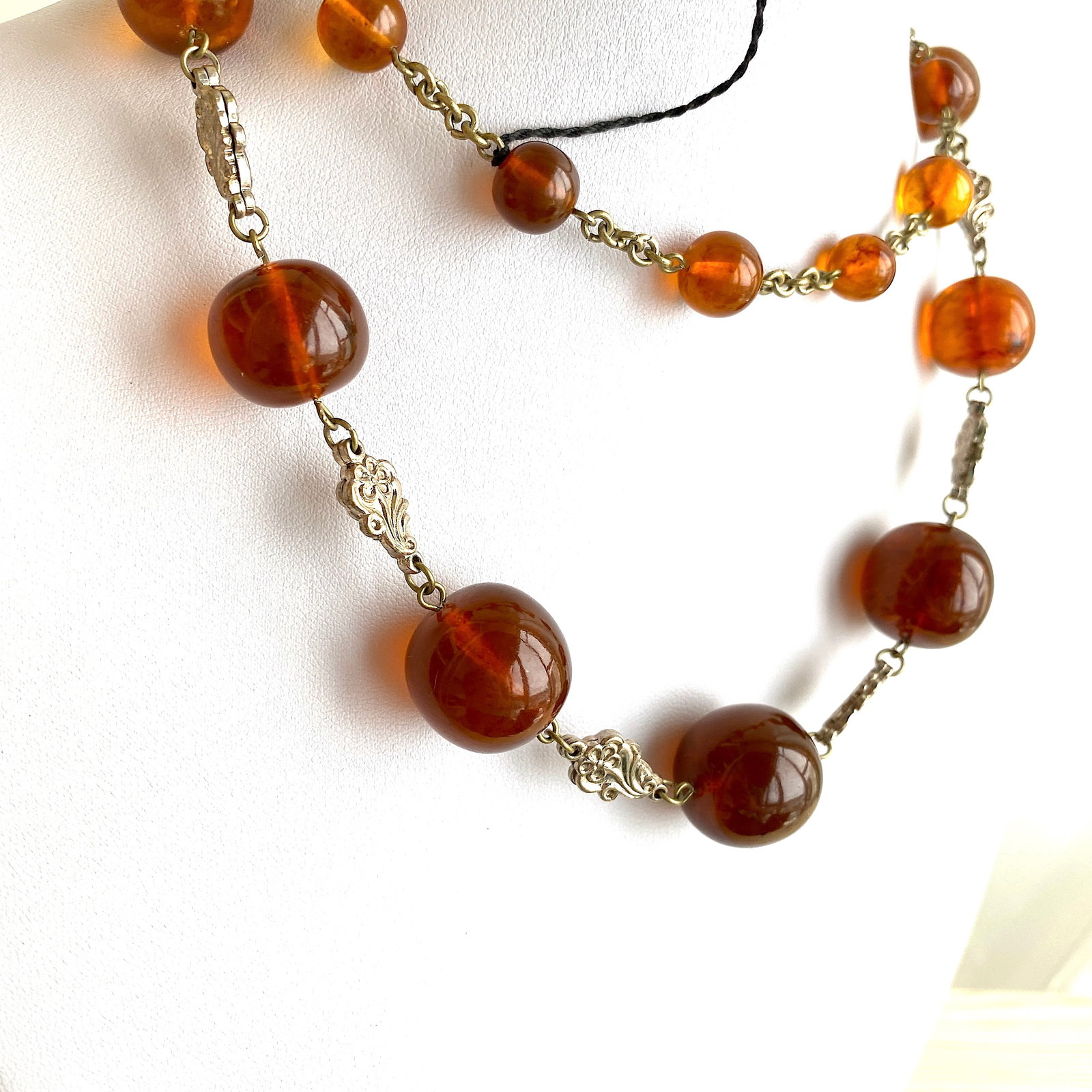 Fascinating Vintage Amber Necklace made from Round Amber beads - 9