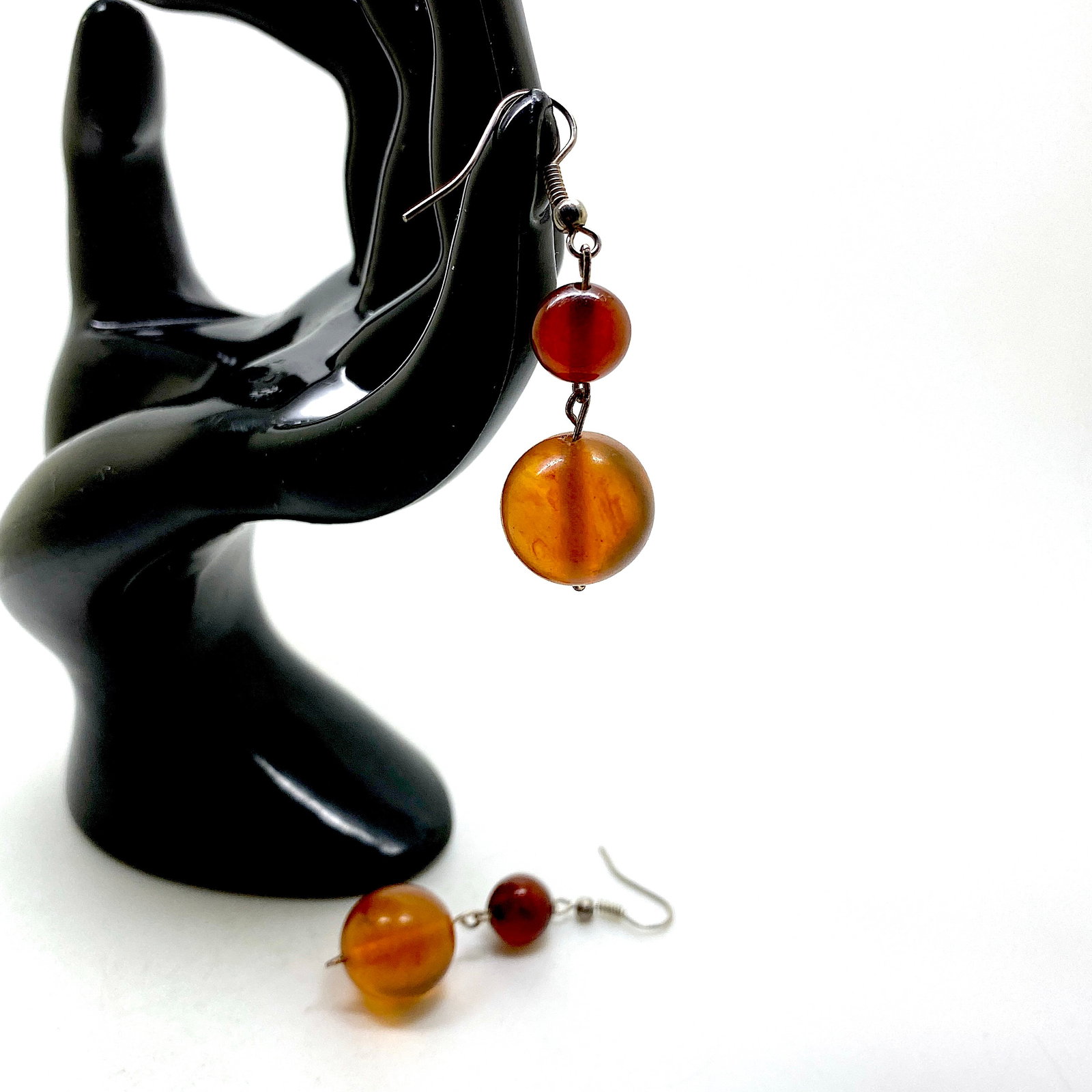 Marvellous Unique Vintage Amber Earrings: Title: Marvellous Unique Vintage Amber Earrings Metal: None Gemstone: Amber Weight: 5.8 g Size: Size: 50.0 x 16.0 x 16.0 mm Size: 1.969 x 0.63 x 0.63 inches Made of: (Reconstituted Amber or Whole