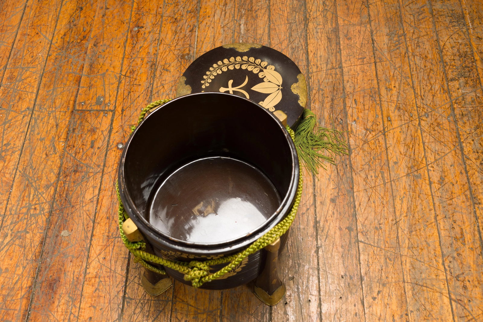 Japanese Meiji Period Hokai Lidded Box with Brass Accents and Original Rope - 10