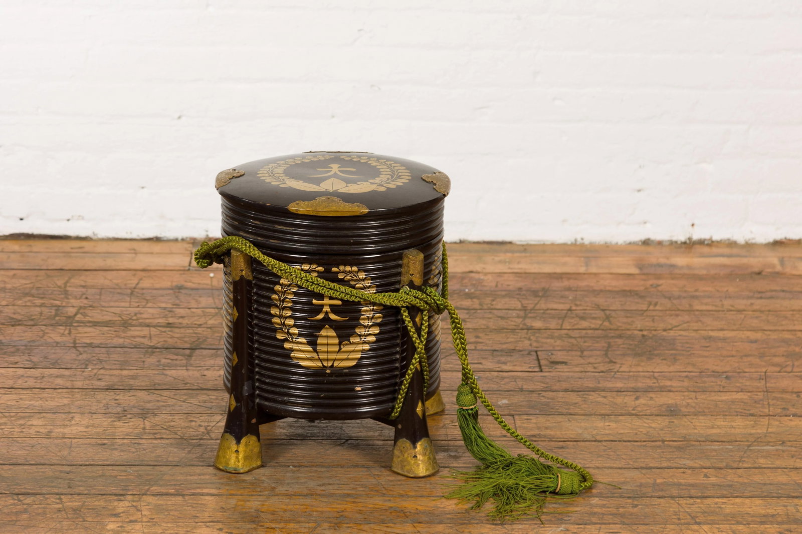 Japanese Meiji Period Hokai Lidded Box with Brass Accents and Original Rope - 3