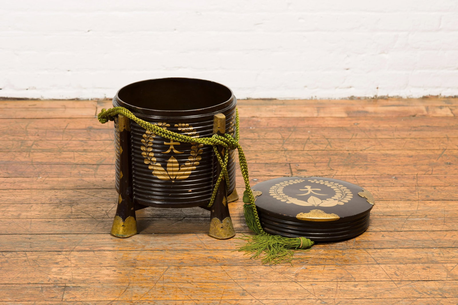 Japanese Meiji Period Hokai Lidded Box with Brass Accents and Original Rope - 9