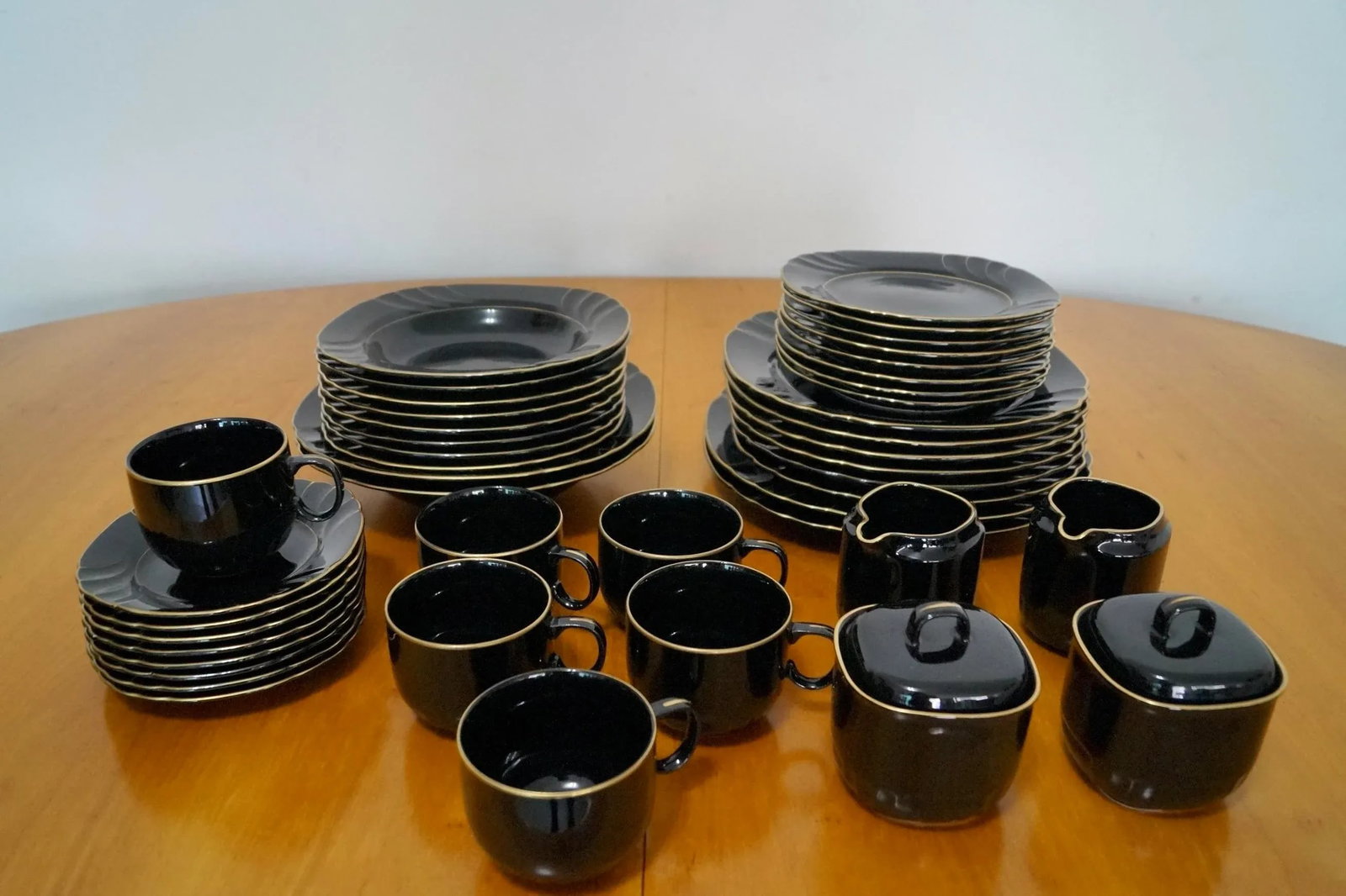 1980's Art Deco Hollywood Regency 43-Piece Ranmaru China Dinnerware Set - 2