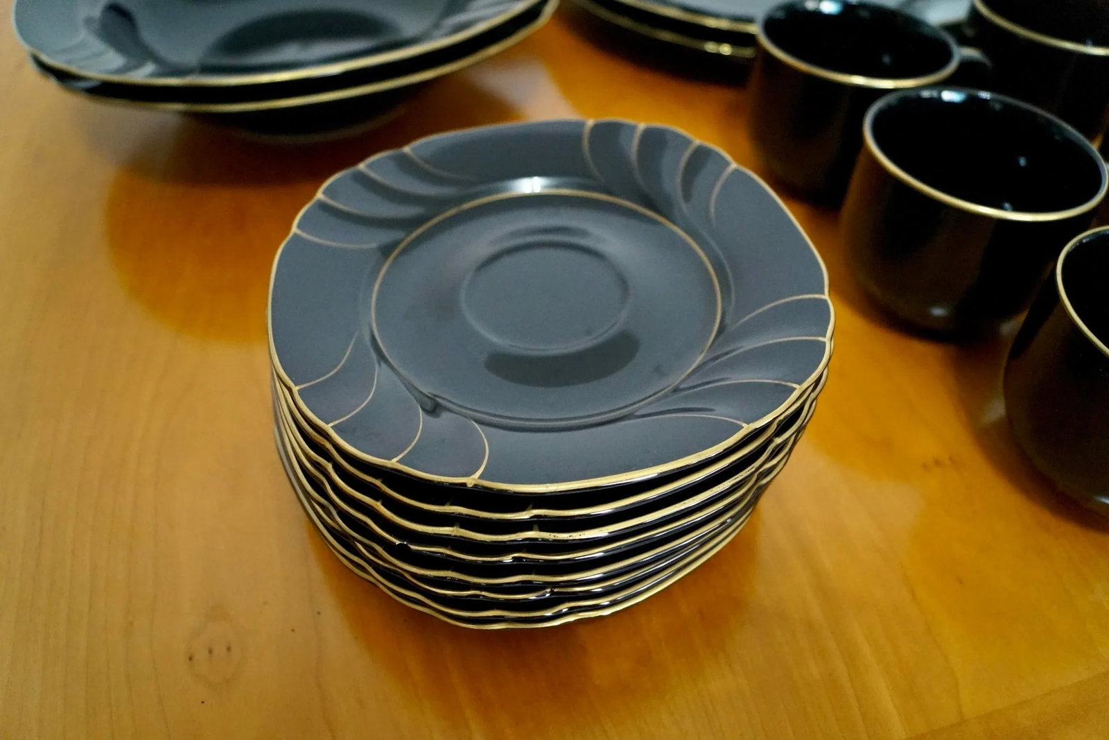1980's Art Deco Hollywood Regency 43-Piece Ranmaru China Dinnerware Set - 3