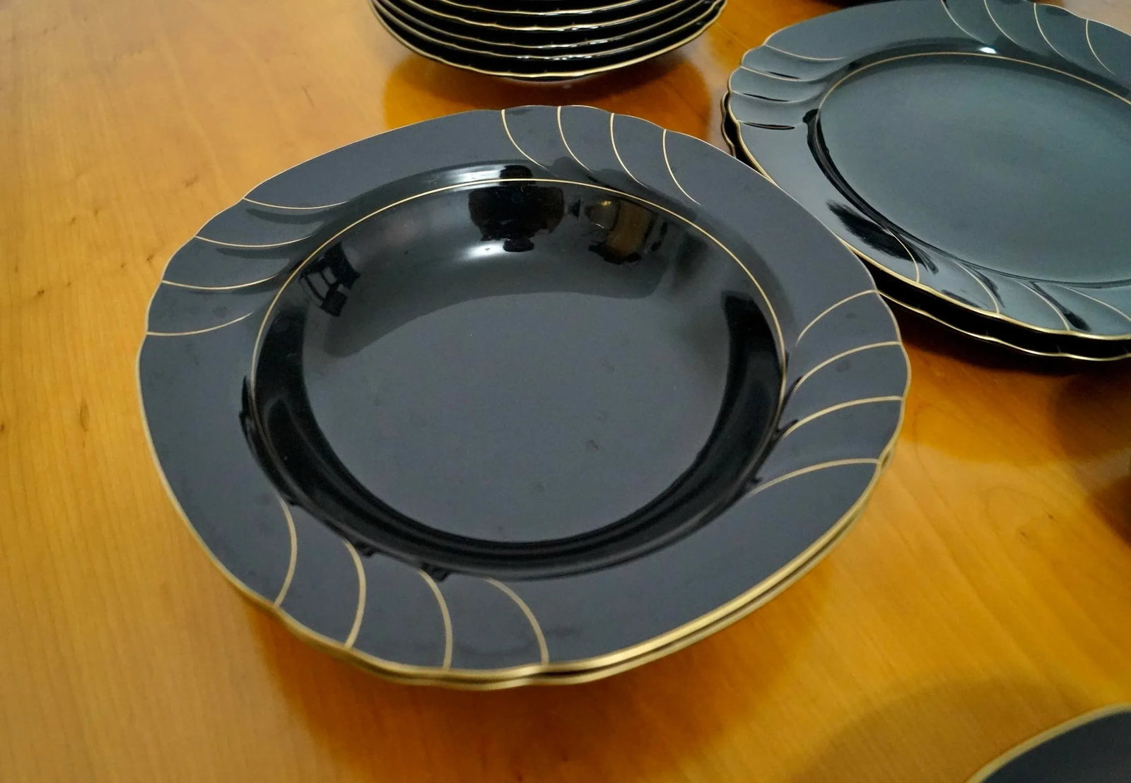 1980's Art Deco Hollywood Regency 43-Piece Ranmaru China Dinnerware Set - 4
