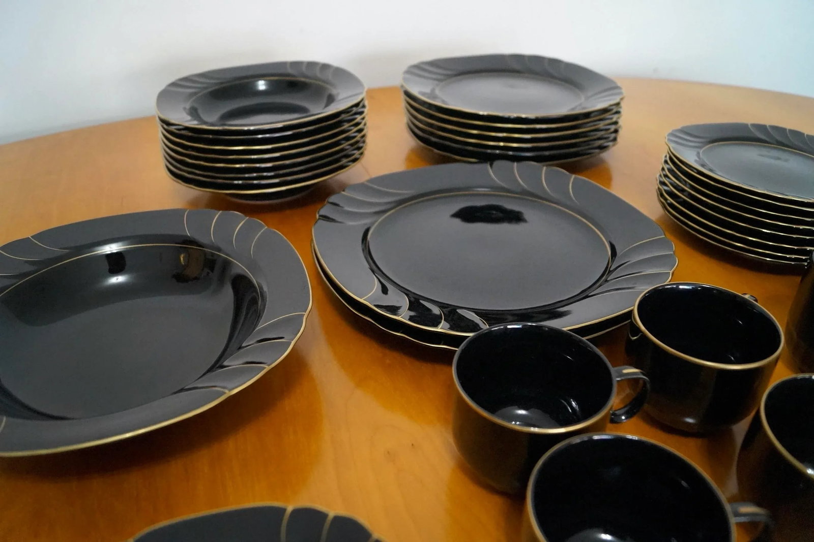 1980's Art Deco Hollywood Regency 43-Piece Ranmaru China Dinnerware Set - 7