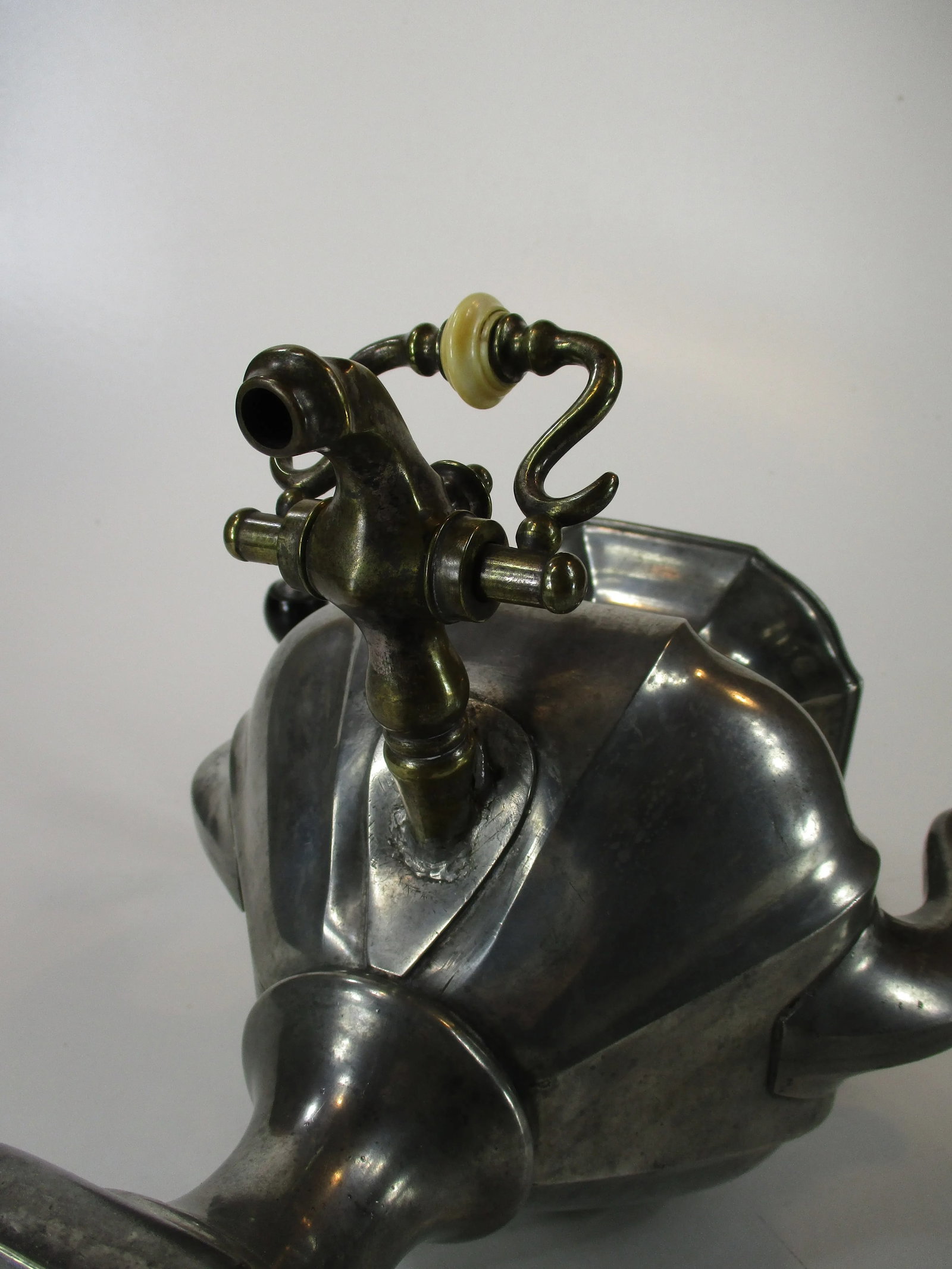 Antique Samovar, Tea Urn, Pewter / Brass English 19th Century James Dixon & Sons, Circa 1843 - 10