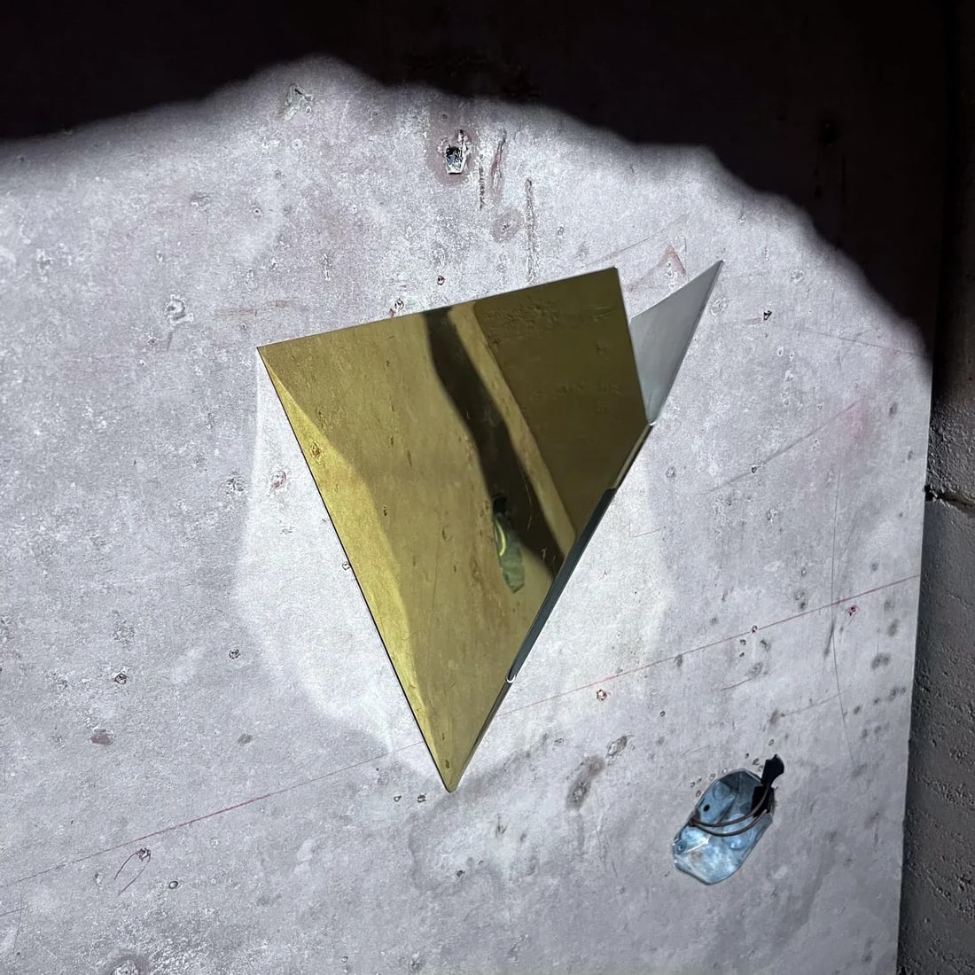 1960s Italian Brass Wall Sconce Geometric Design by Egoluce Italy - 3
