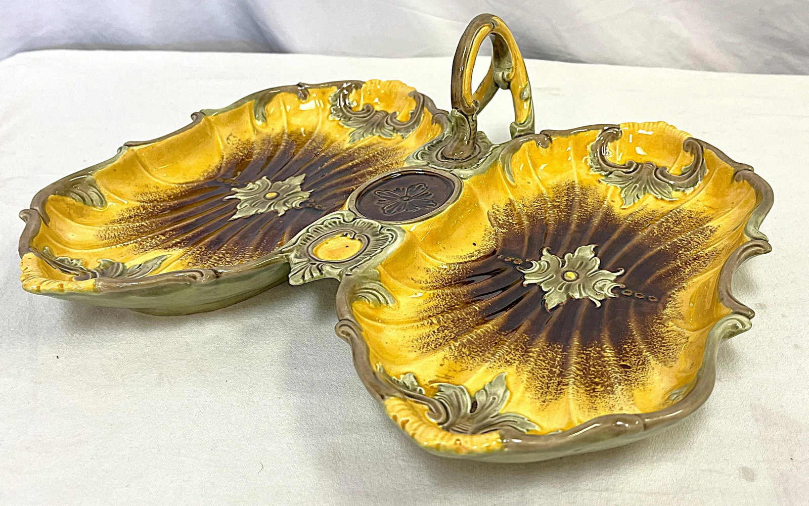 Vintage English Majolica Separated Serving Dish With Handle - 2