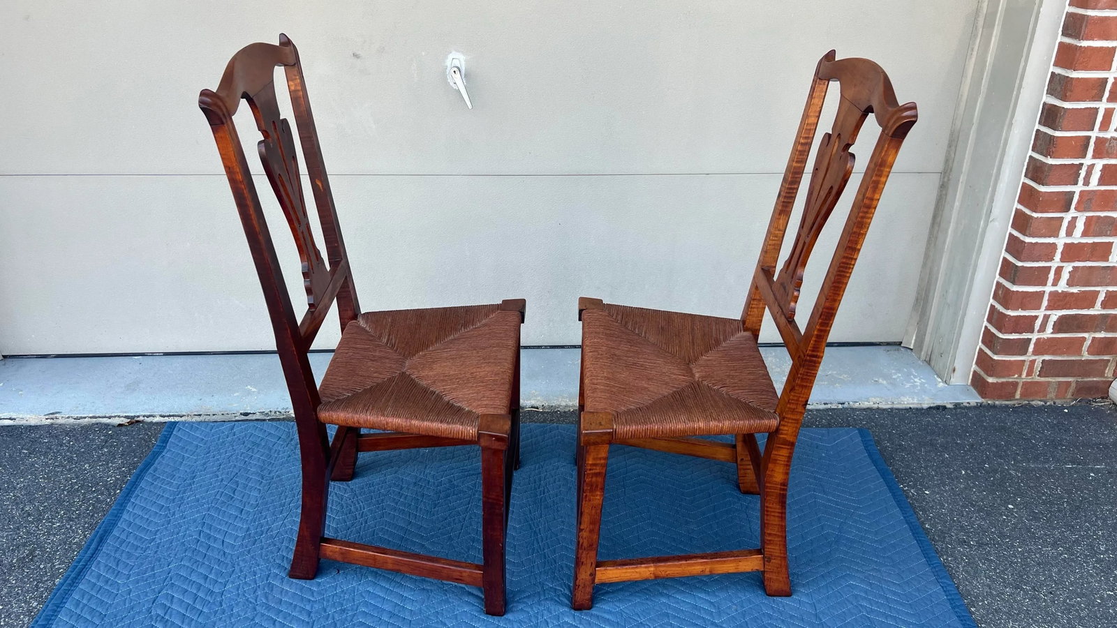 A Pair of New England Tiger Maple Chippendale Side Chairs With Rush Seats, Circa 1800 - 8