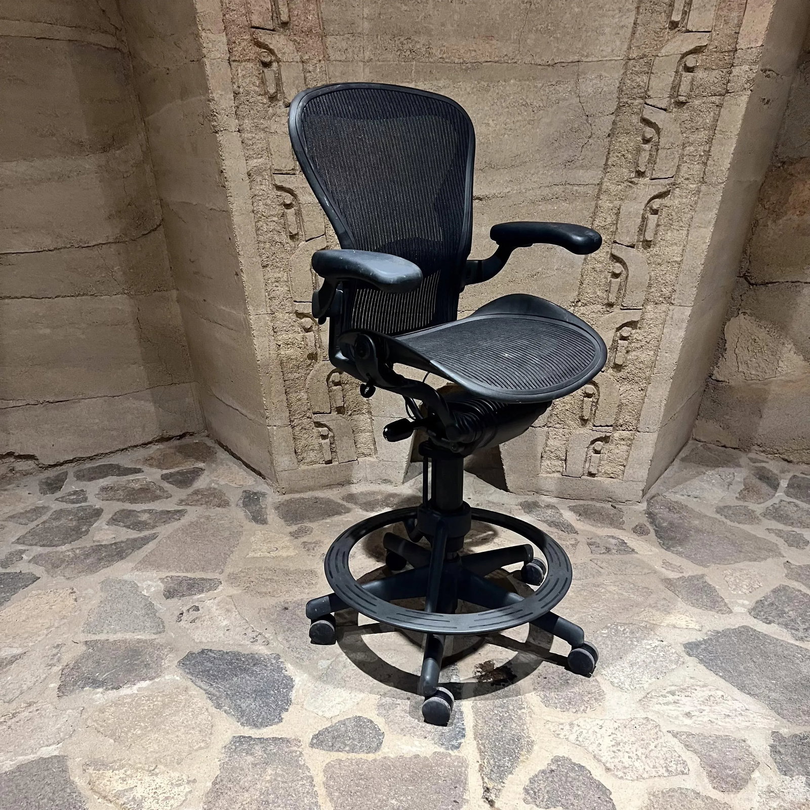 Classic Herman Miller Aeron Chair Stool With Arms Adjustable - 10