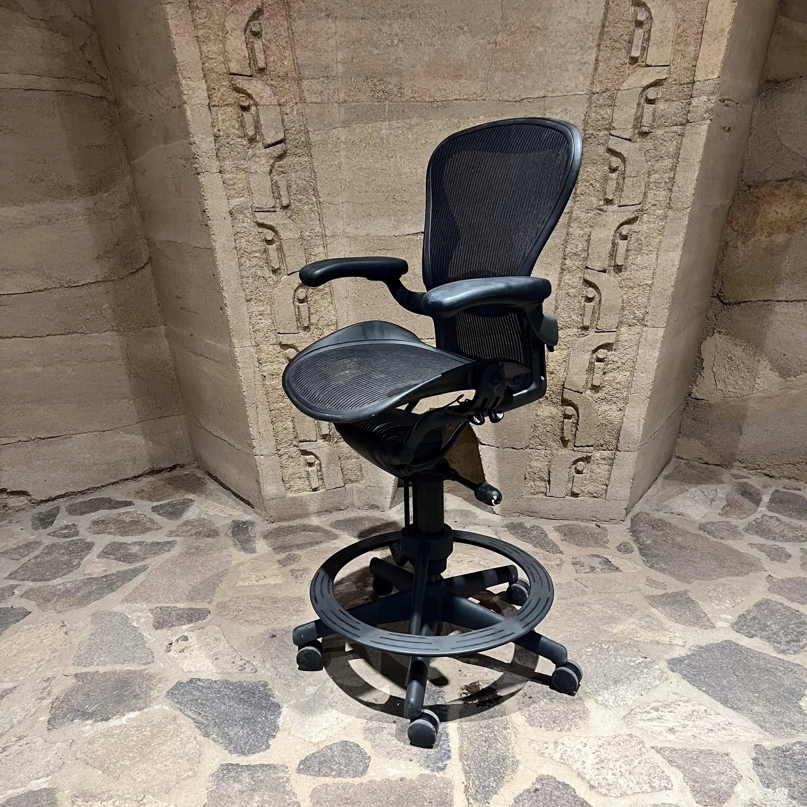 Classic Herman Miller Aeron Chair Stool With Arms Adjustable - 3