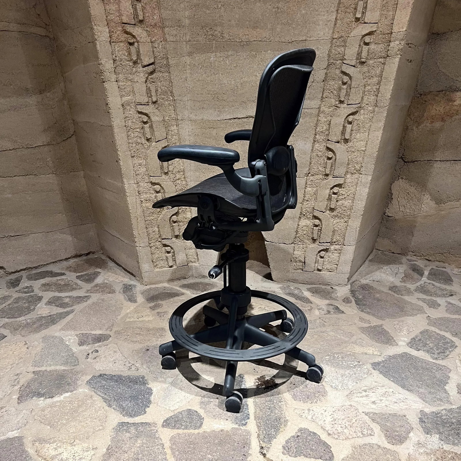Classic Herman Miller Aeron Chair Stool With Arms Adjustable - 4