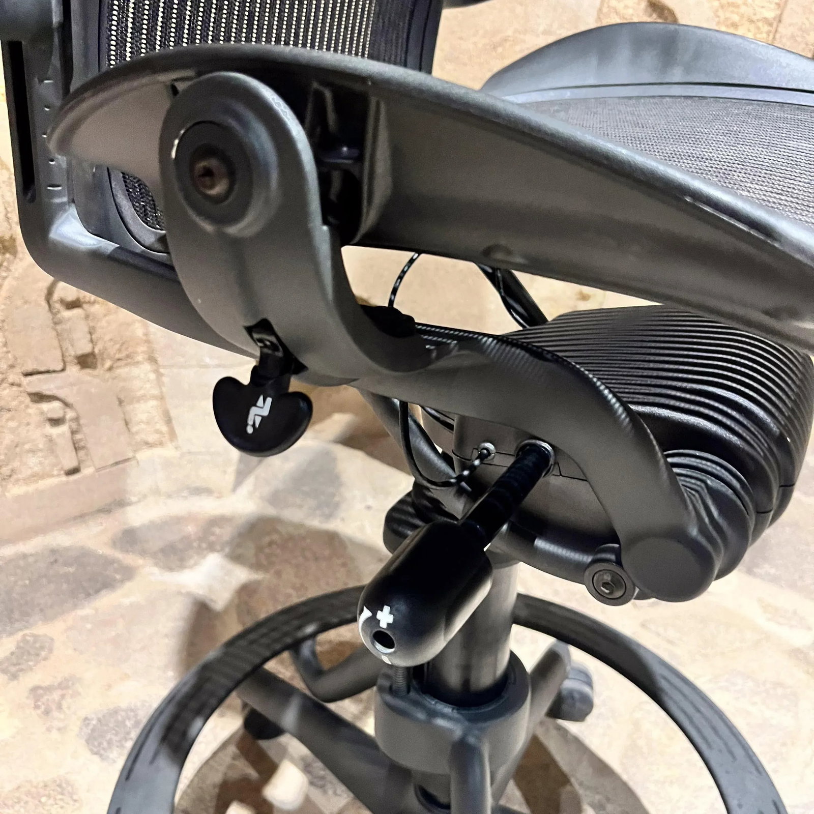 Classic Herman Miller Aeron Chair Stool With Arms Adjustable - 8