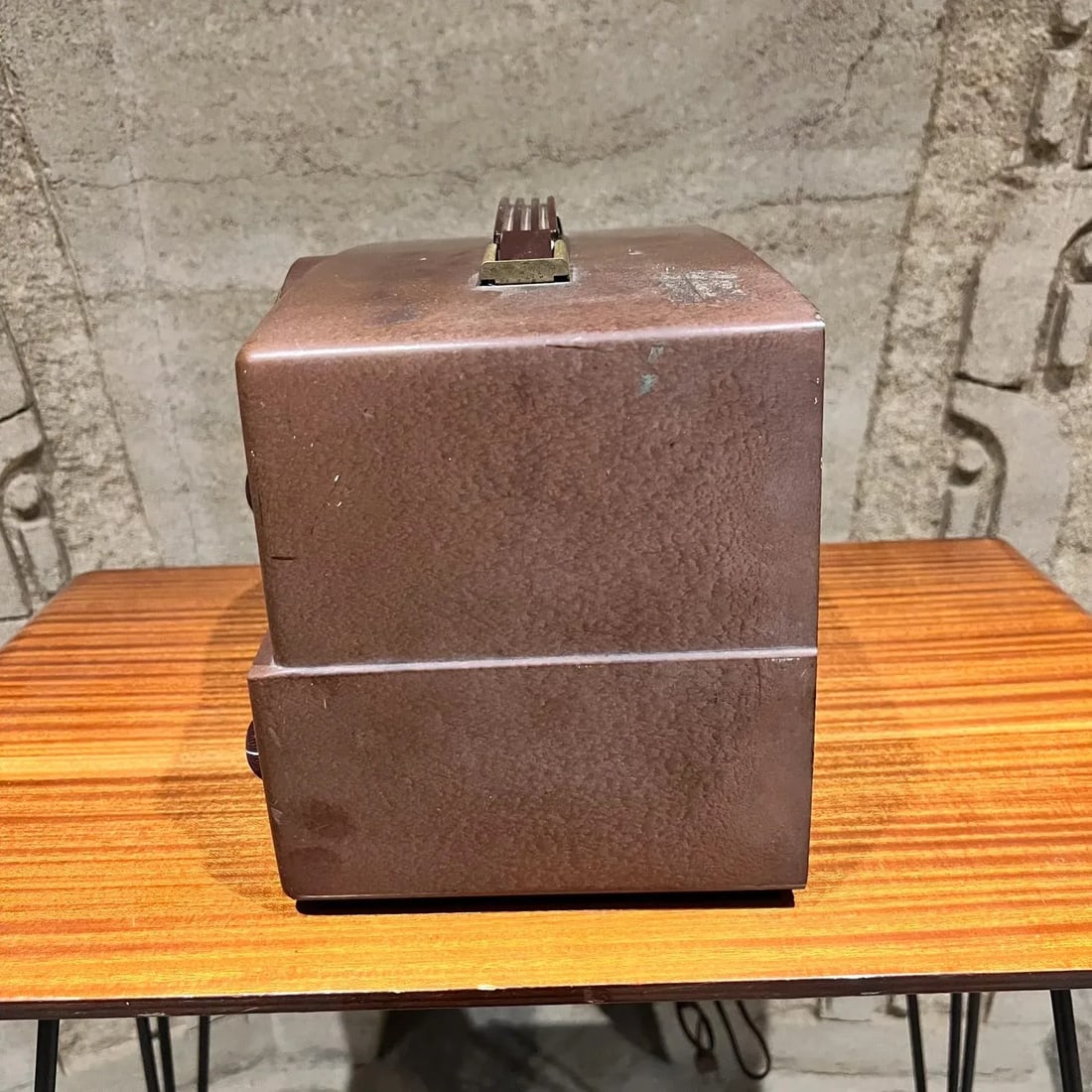 1950s Zenith Brown Bakelite Portable Radio Nonworking - 2