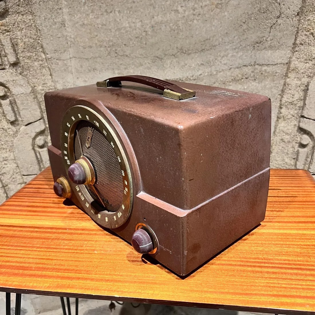 1950s Zenith Brown Bakelite Portable Radio Nonworking - 6